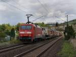 Die 152 145 mit einem KLV-Zug am 29.08.2009 bei der Durchfahrt in Thngersheim.