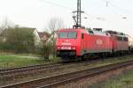 152 085-7 vor einer 140er und einem Gterzug (bei Eggolsheim in FR Bamberg am 07.04.2007)