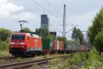 152 110-3 mit einem Containerzug bei der Durchfahrt durch Hamburg(Unterelbe) am 9.07.09