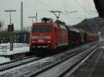 152 033-7 fhrt mit einem kurzen Gterzug durch Vallendar/Rhein.30.01.2010