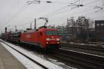 Am Mnchner Heimeranplatz kam am 05.02.10 die 152 047-7 mit ihrem Gterzug gen Sden durch.