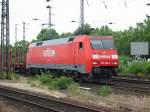 152-068 mit einem Gterzug in Mannheim Hbf.