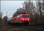 Frisch gewaschen sieht 152 075 (9180 6152 075-8 D-DB) aus, als sie am 02.03.2010 den abendlichen Gterzug, Hohenlimburg -> Ruhrgebiet wenige Kilometer vor Hagen-Kabel bespannte.

