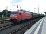 152 018-8 wartet im Bf Bamberg mit dem 42158 der Spedition Hangartner (Verona-Rostock) eine berholung durch den ICE 1610 ab.