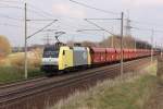 Die Lok schon im Schatten, der Rest des Zuges noch im Sonnenlicht. Hier fhrt 152 901-5 (ITL) mit einem Ganzzug tschechischer Kohlewagen in Richtung Braunschweig. Fotografiert am 05.04.2010 in Magdeburg Diesdorf. 