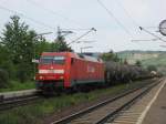 Selten trifft man mal auf die erste Lok einer Baureihe. Am 25.6.10 durchfuhr die 152 001-4 mit einem gemischtem Gterzug den Bahnhof Himmelstadt in Richtung Wrzburg.