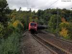 05.10.2010: 152 079-0 und 152 *** mit einem lzug in der Kurve bei Ersingen West. Aufgenommen vom Haltepunkt Ersingen West.