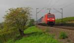 RAILION DB Logistics 152 112-9 mit dem TEC 43255 von Kln Eifeltor nach Verona-Quadrante Europa (I), bei Erbach (Rheingau); 07.10.2010