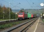 152 069-1 von Railion mit gemischten Gterzug am 13.10.10, Richtung Wrzburg, in Himmelstadt.