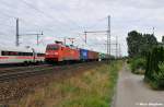 1537-8 war mit einer langen Containerschlange nach Bremen unterwegs und begegnete dabei einem ICE-T (06.08.10 Dedensen-Gmmer)