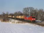 Die 152 082 am 04.12.2010 mit einem Kesselwagenzug unterwegs bei Hilperting.