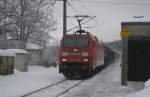 152 072 durchfuhr ganz schn zgig am 03.01.11 mit gemischten Gterzug, Stockheim(Oberfr) Richtung Pressig.