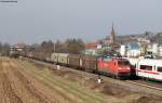 152 048-2 mit einem Schiebewandwagenzug gen Sden in Tenningen 19.2.11