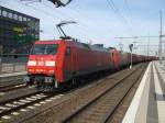 152 162-4 und 152 071-7 ziehen einen Gterzug durch Bielefeld. 21.03.2011.