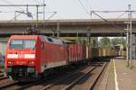 DB 152 140-0 am 26.4.11 mit einem Containerzug in Hamburg-Harburg.