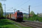 152 128-5 mit einem Containerzug bei der Durchfahrt in Regensburg-Prfening, 19.04.2011