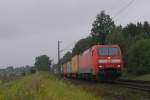 Die reinste Plage im Norden....152 170-7 mit einem Containerzug in Reindorf am 04.08.2011