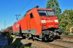 152 071-7 mit gem. Gterzug durch Knigswinter. Zwischen Bahn und Mietshuser sind nur ca. 8 m Strae .... nicht geschenkt wollte ich hier wohnen - 30.09.2011