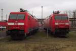 152 129-3 und 152 047-7 stehen am 27. Dezember 2011 im BW Leipzig-Engelsdorf abgestellt. Gelnde ist ffentlich zugnglich (siehe Geoposition).