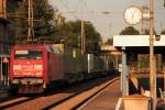 152 088-1 Railion fhrt in die Abendsonne durch den Bahnhof Hochstadt Marktzeuln am 11.07.2011.