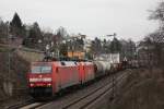 Die 152 170 zog am 28.1.12 die 185 238 und einen gemischten Gterzug durch Leutesdorf.