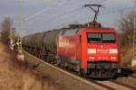 152 118-6 Railion mit Kesselwagen bei Staffelstein am 07.03.2012.