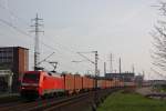 152 007 fuhr am 24.3.12 mit einem Containerzug durch Dormagen-Bayerwerke.