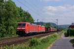 152 131-9 und eine weitere fahren am 02.06.2012 mit einem Gterzug durch Bonn-Limperich