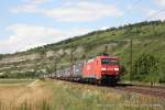 152 073-3 (Railion) fhrt am 10. Juli 2012 um 15:46 Uhr mit einem Gterzug durch Thngersheim