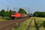 152 122 mit einem Gterzug am 02.06.2012 unterwegs bei Thngersheim.