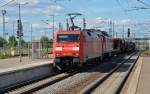 152 133 zog am 22.07.12 einen gemischten Gterzug samt kalter 233 321 durch Bitterfeld Richtung Halle/Leipzig.