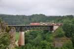 Eine unbekannte 152 mit Gterzug am 04.07.2012 auf dem Laaberviadukt bei Beratzhausen