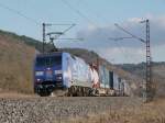 152 137 werbend fr TFG Transfracht  Albatros  ist am 12.01.13 mit einem gemischtem Gterzug bei Karlsatdt unterwegs.