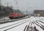 152 067-5 zieht am 12. Februar 2013 einen gemischten Gterzug durch Kronach.
