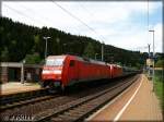 Ein Kohlenzug mit 185 und Vorspannlok 152 122 durchfhrt am 15.5.2013 den Bahnhof Frtschendorf Richtung Sden