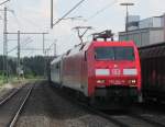 152 042-8 zieht am 08. Juni 2013 einen Militrtransport durch Steinbach am Wald.