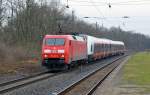 152 020 überführte am 18.12.13 einen Triebwagen für die NSB durch Schkopau Richtung Halle(S).