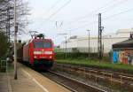152 023-8 DB kommt durch Kohlscheid mit einem langen gemischten Güterzug aus Osnabrück nach Kortenberg-Goederen(B) und fährt die Kohlscheider-Rampe hoch nach Aachen-West am Abend vom 3.4.2014.