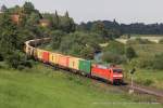 152 161-6 (DB Schenker) mit einem Containerzug in Elze, 23.