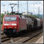 152 019 fährt mit einem gemischten Güterzug am 27.8.14 durch den Hbf von Regensburg.