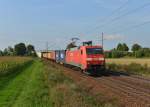 152 085 mit einem Containerzug am 04.09.2014 bei Plattling.