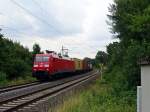 Am 05.08.20156 passiert 152 088 aus Richtung Altenbeken kommend mit einem Containerzug die Ortschaft Langeland und wird in bald den Bahnhof Himmighausen in Richtung Hannover durchfahren.