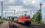 Am 10.07.15 rollte 152 001 mit einem Containerzug durch Niederndodeleben Richtung Magdeburg.