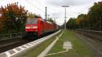 152 041-0 DB kommt mit einem langen LKW-Zug aus Norden nach Italien aus Richtung Köln und fährt in Richtung Koblenz.