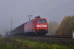 152 153-3 ist hier mit einen gemischten Güterzug bei Thüngersheim am 27.10.15 zu sehen.