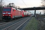 Am 03.02.2015 bespannte die 152 116-0 den brandneuen mtr erxpress X 74003 von Stadtler, den sie von der Schweizer Grenze nach Rostock Seehafen überführte. Hier ist das außergewöhnliche Gespann bei der Durchfahrt von Orschweier gen Offenburg.