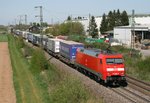 152 062 mit KT 43663 (Rotterdam–Novara) am 21.04.2015 in Auggen