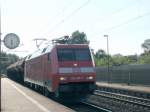 152 165-7 fhrt mit Gterzug durch den Bahnhof Hnebach in Richtung des frheren Grenzbahnhofes Gerstungen, um dort den Kali-Leerzug an eine 232 zur Weiterfahrt nach Heringen zu bergeben.