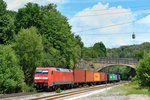 152 151 mit einem Containerzug am 21.06.2011 bei Möhren.