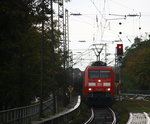 152 116-0 und 152 123-6 beide von DB  kommen mit eineim sehr langen Ölzug aus Antwerpen-Petrol(B) nach Basel(CH) aus Richtung Köln und fahren in Rictung Koblenz. Aufgenommen auf der Rechten Rheinstrecke (KBS 465) in (Rhöndorf am Rhein).
Bei Regenwetter am Abend vom 7.10.2016.